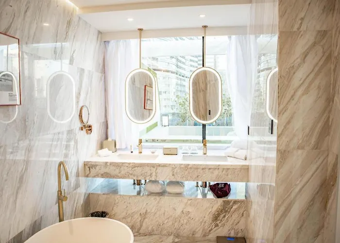 Yoho World Hotel 5*